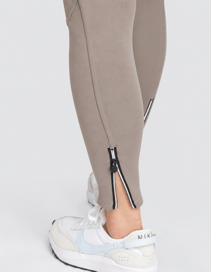 Jogging Eleanor Cherry Rose