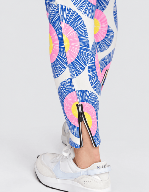 Jogging Eleanor Cherry Rose